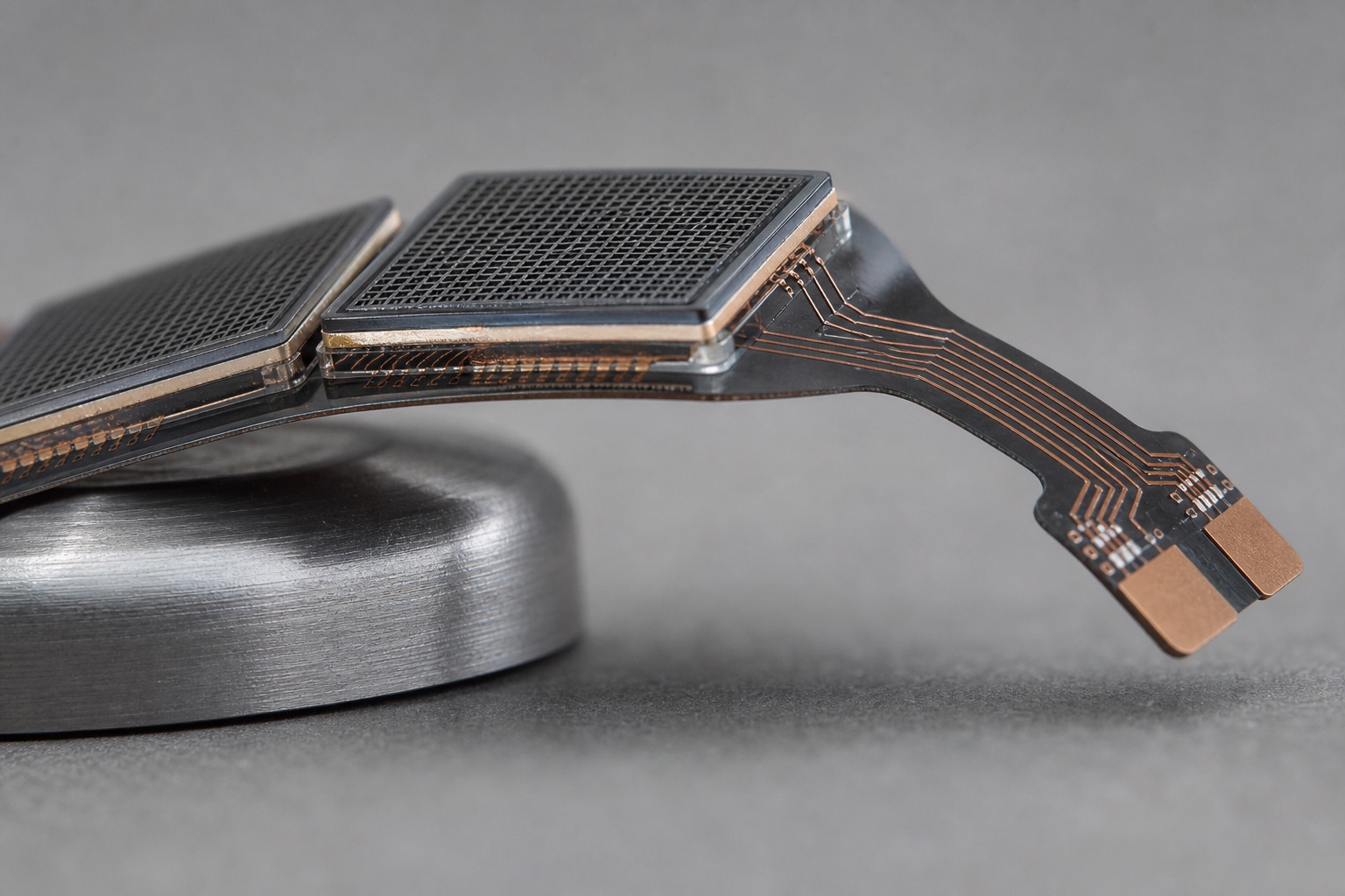 Macro concept showing rigid ultrasound tiles joined by a thin compliant interposer.